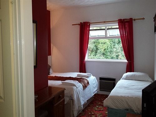 Red Lion Hotel Tredegar Экстерьер фото