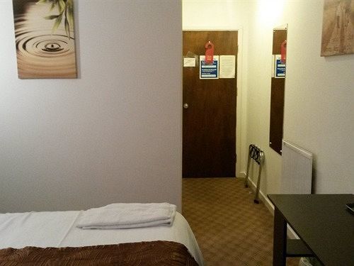 Red Lion Hotel Tredegar Экстерьер фото