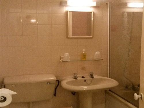 Red Lion Hotel Tredegar Экстерьер фото