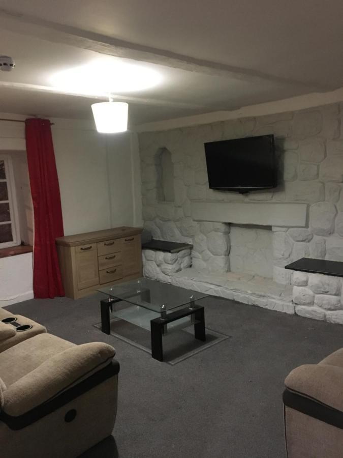 Red Lion Hotel Tredegar Экстерьер фото