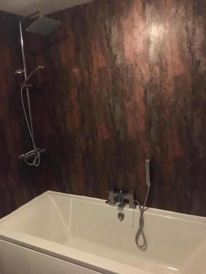 Red Lion Hotel Tredegar Экстерьер фото